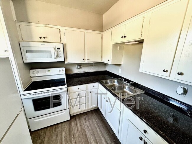 Foto del edificio - 1822 W Oakwood St