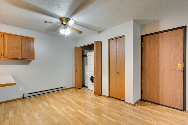 Building Photo - Summit Apartments