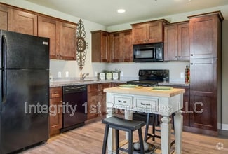 Building Photo - 10510 Clubhouse Dr