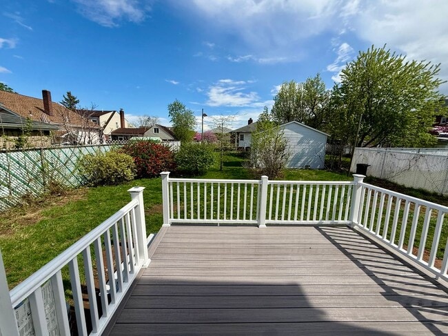 Building Photo - 13 Roosevelt Ave