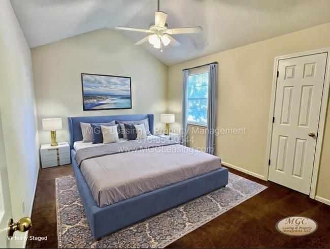 Building Photo - Charming Townhome Minutues Away From Downt...