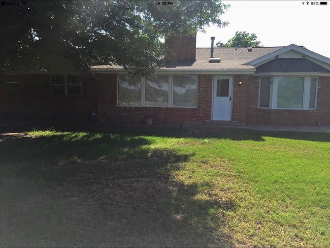 Building Photo - 8004 W Lakeshore Dr