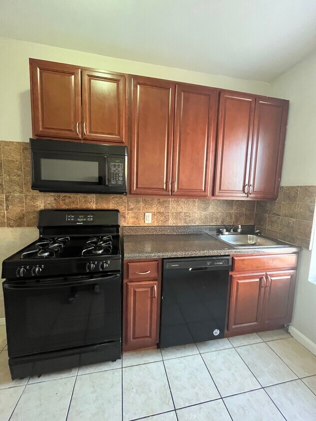 Unit 24 - 63 Stuyvesant Ave