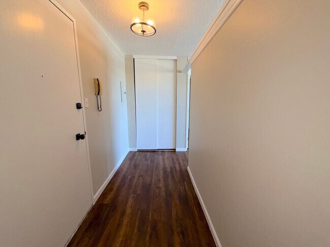 Foto del edificio - Reno Highrise Condo - Mountain & City Views