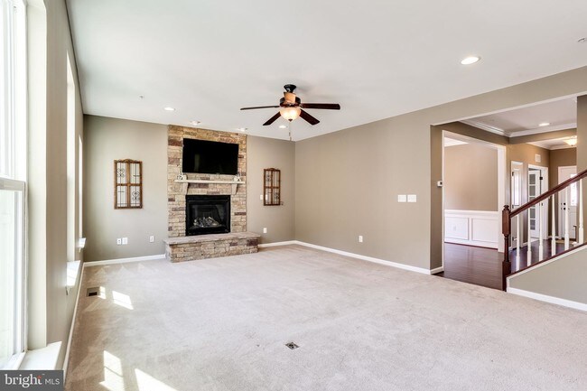 Foto del edificio - 729 Shady Creek Ct