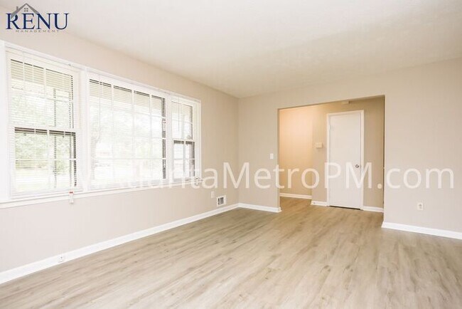 Foto del edificio - Now Available 5 bedrooms 2.5 baths
