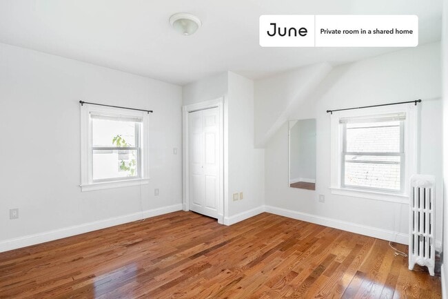 Building Photo - Room in Shared 7 bed/2 bath home