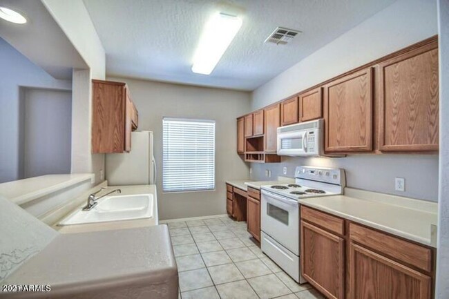 Foto del edificio - Charming 2-bedroom 2-bath townhome in Chan...