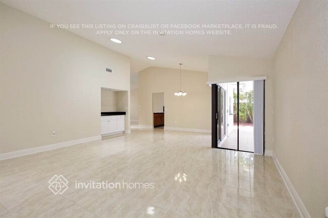 Building Photo - 581 SW 166th Terrace