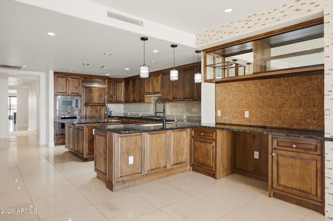 Foto del edificio - 7175 E Camelback Rd