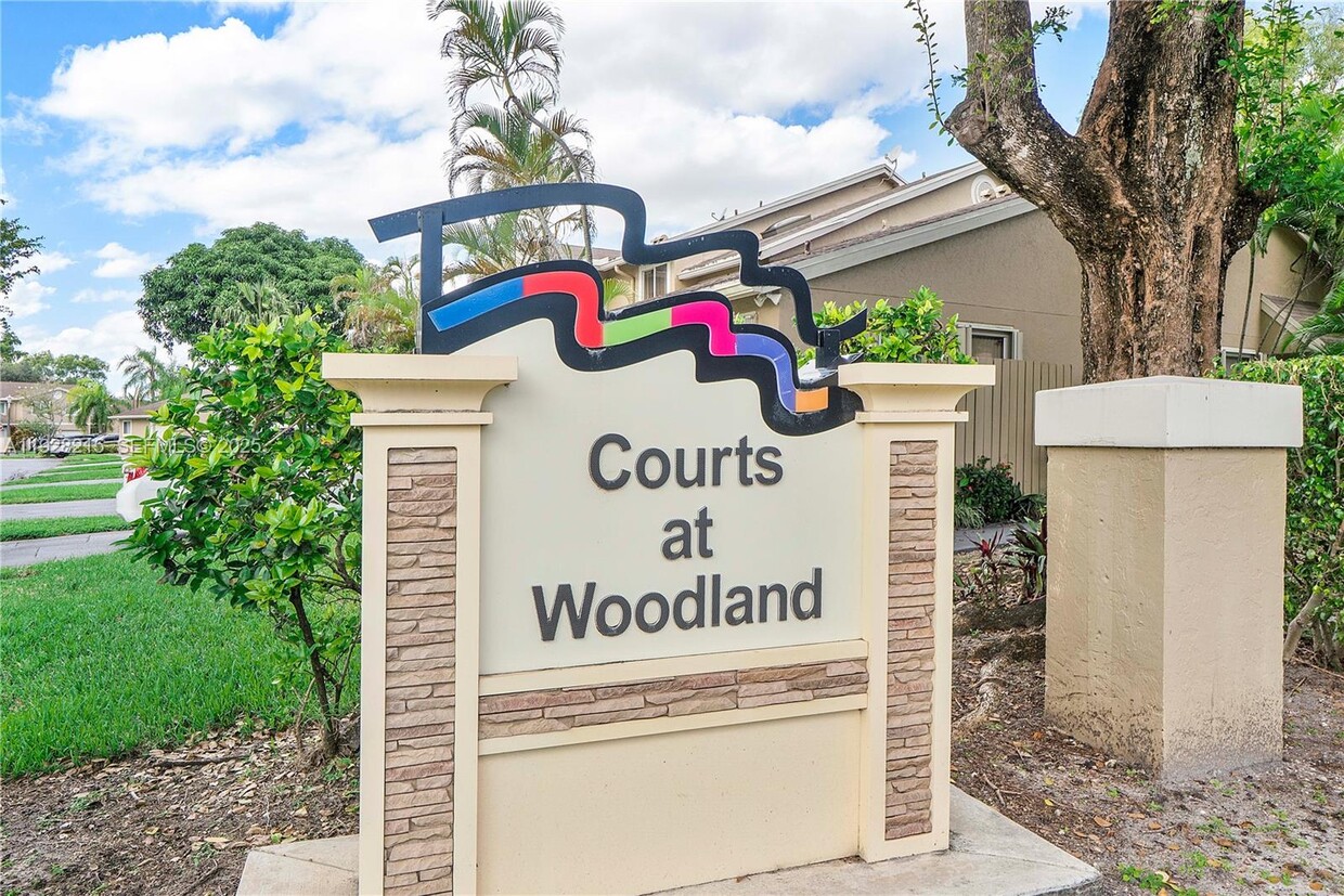 Foto principal - 5850 NW 57th Ave