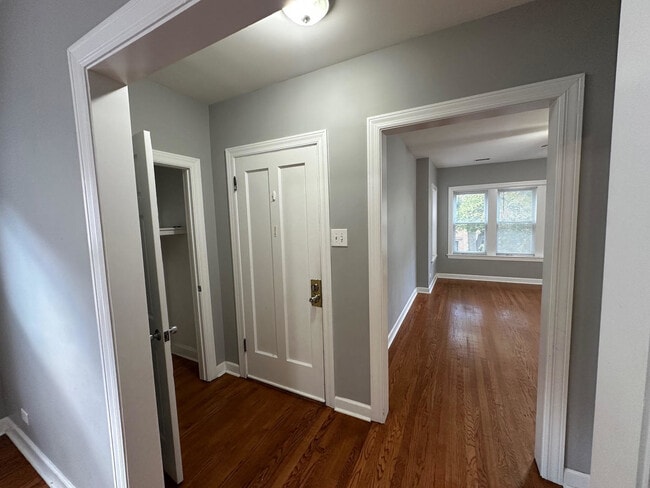 Building Photo - 4129 W Barry Ave