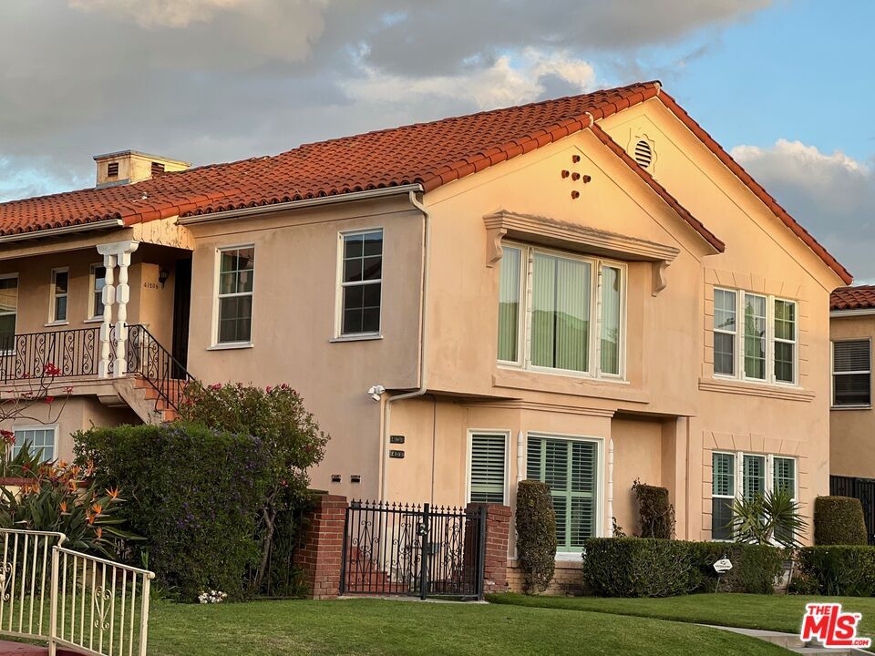 Building Photo - 4120 S Victoria Ave