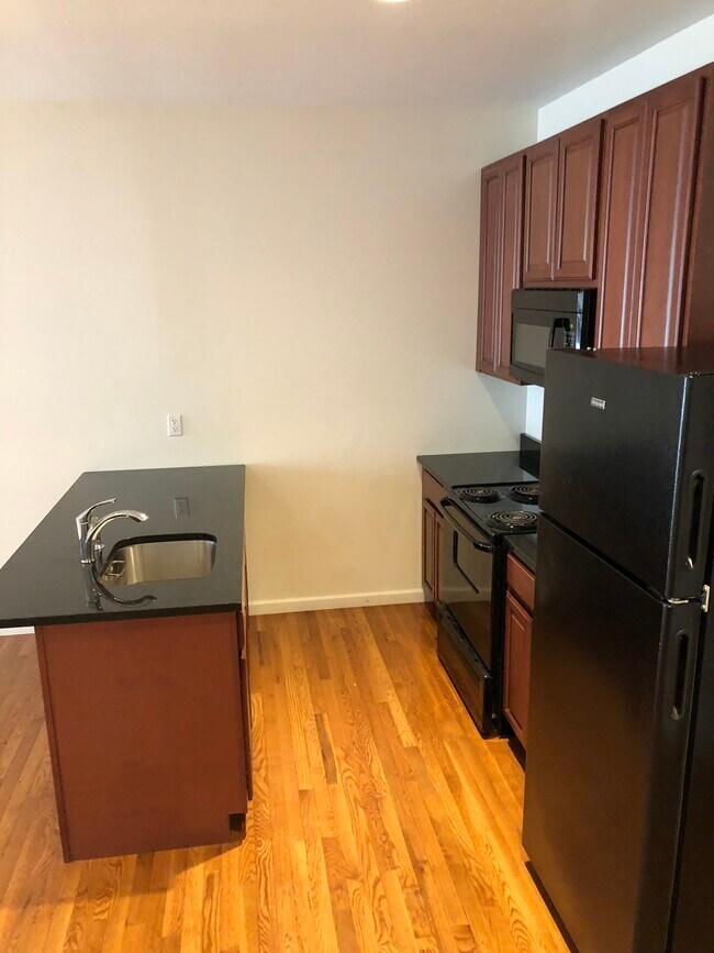 Building Photo - 131 Orchard Ave