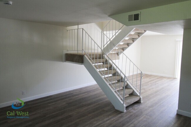 Foto del edificio - $3795 - Fully Remodeled 3Bd / 3Ba Large Townhome in Santa Teresa area