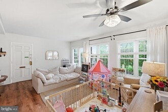 Building Photo - 3727 Lyons Ln