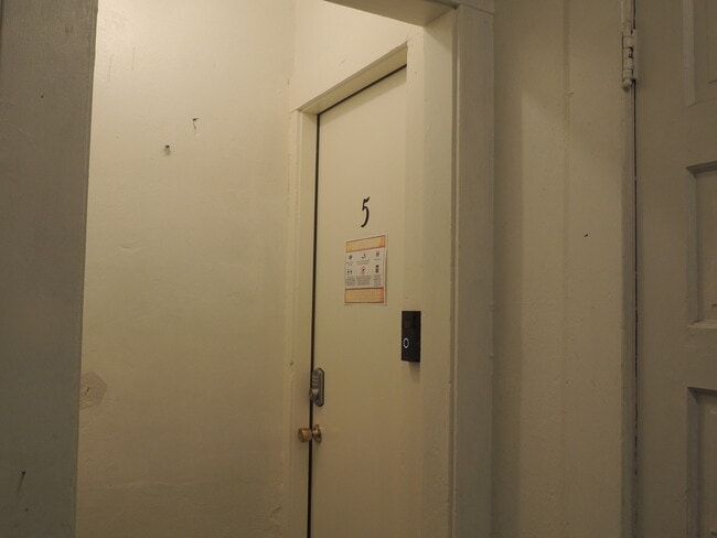 Building Photo - 532 21st St