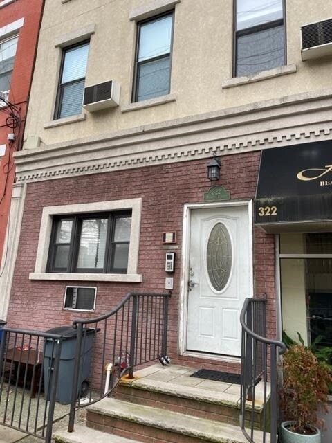 Primary Photo - 322 Madison St