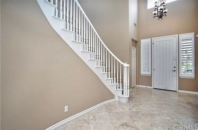 Building Photo - 4 BEDROOM, 3 BATH WITH BONUS ROOM (SERRANO...