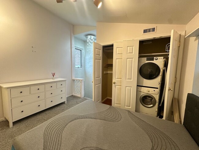 Foto del edificio - 2B1B three story town house with finished basement