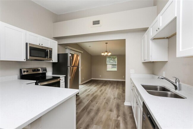 Foto del edificio - 2428 S Maple Ave