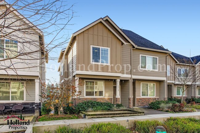 Building Photo - We just lower our price. 3 BEDROOM 2.5 Bath in a great location!!!