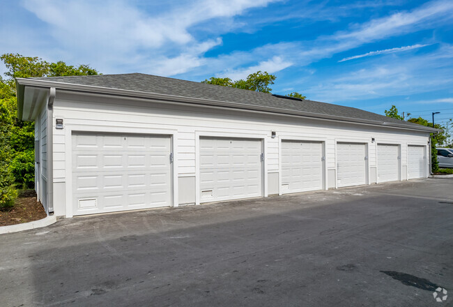 Private Garages - Rowan Pointe