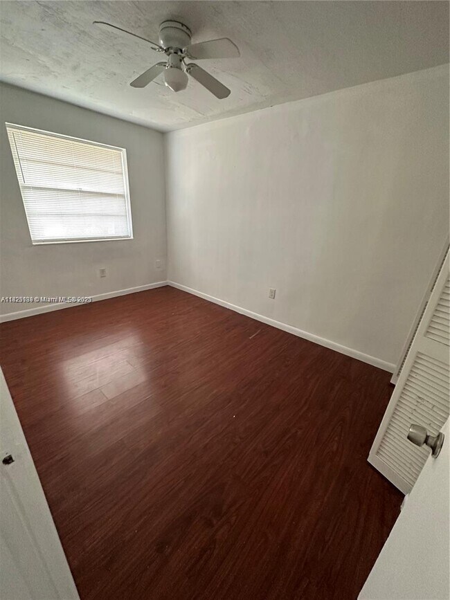 Foto del edificio - 2763 NW 196th St