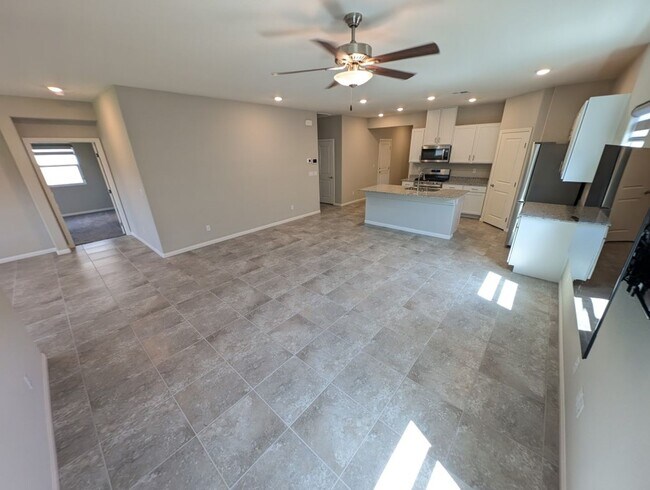 Building Photo - 4333 Glossier Ave