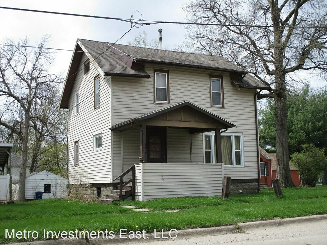 3 br, 1 bath House 1102 W 9th St