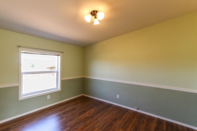 Building Photo - 70 Ridge View Dr