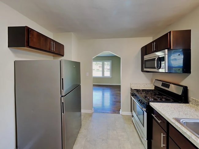 Building Photo - 7932 Long Ave