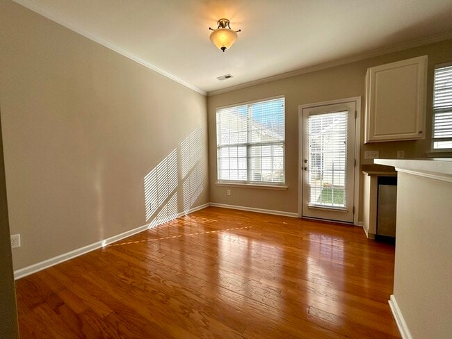 Building Photo - 1121 Drummond Ln