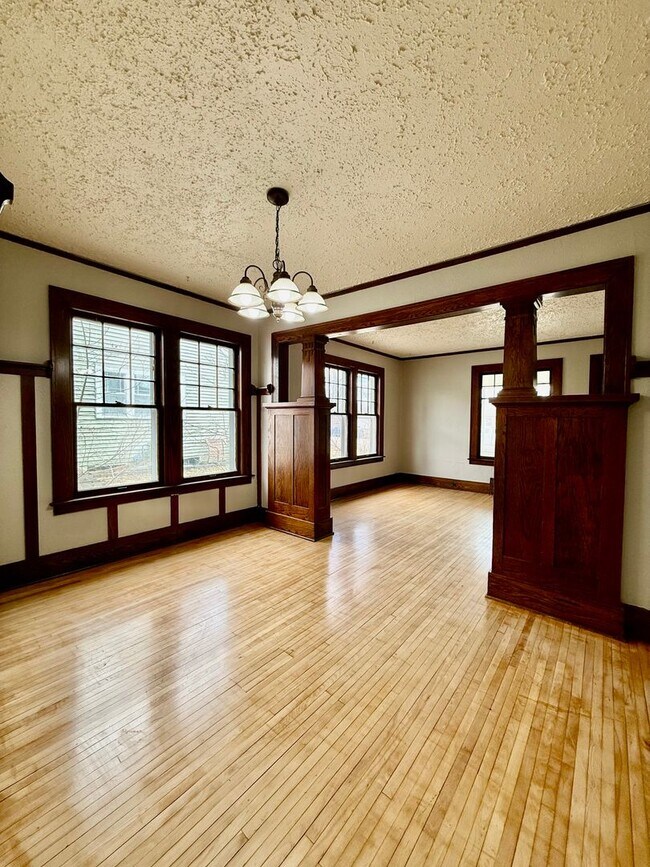 Foto del edificio - 845-847 2nd Ave NW