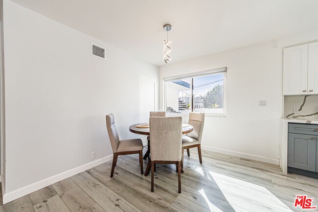 Foto del edificio - 722 Lincoln Blvd