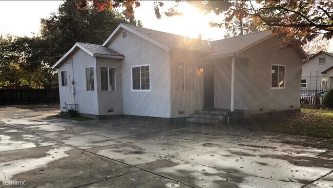 Building Photo - 2 br, 1 bath House - 3100 35th Ave