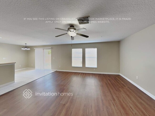 Foto del edificio - 12125 Fern Blossom Dr