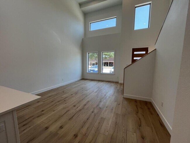 Foto del edificio - 121 Post Oak Rd