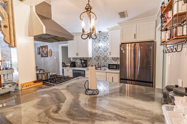 Foto del edificio - 635 W Church