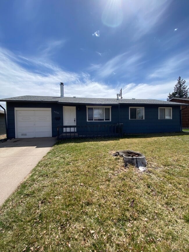 Building Photo - 3210 W 12th Street Rd