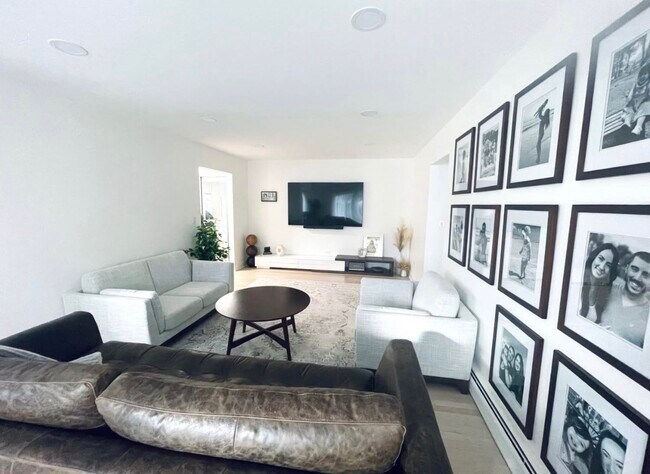 Foto del edificio - 952 E Old Willow Rd