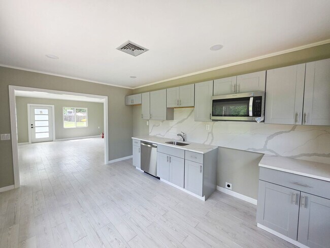 Building Photo - 100% Remodeled 2 bedroom 1.5 bath ANNUAL RENTAL