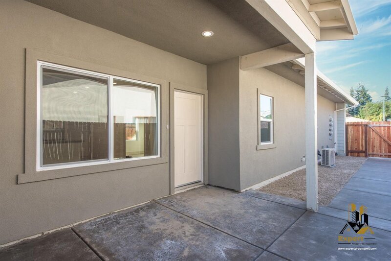 Primary Photo - 44 Adler Cir