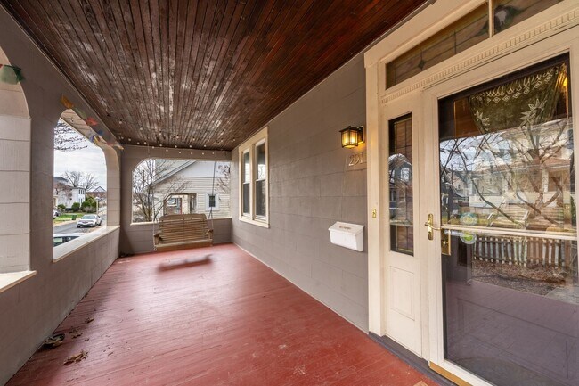 Foto del edificio - Lauraville 4-Bedroom, 2-Bathroom American Foursquare Home with Beautiful Outdoor Space