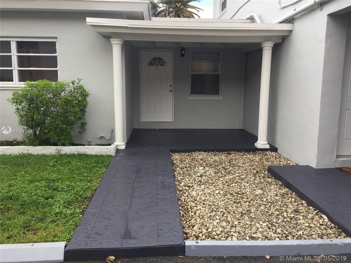 Foto principal - 12135 NE 5th Ave
