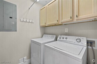 Building Photo - 9140 Southmont Cove
