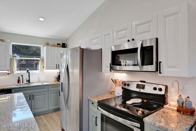 Foto del edificio - Beautifully renovated 3-bedroom, 2-bath ho...