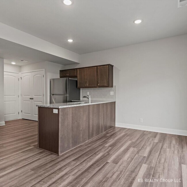 Foto del edificio - Brand New 2 Bed Middle Unit Townhome in Bl...