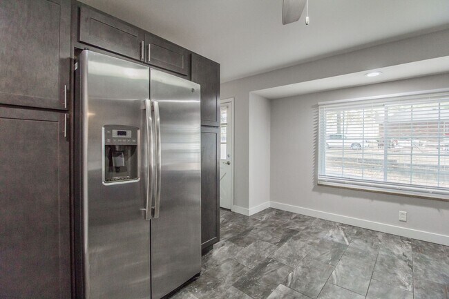 Foto del edificio - Pet Friendly Renovated Two Bedroom