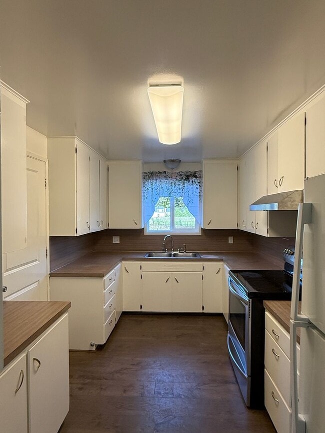 Foto del edificio - 2 Bed, 1 Bath + Bonus Room & Carport - peaceful country living just minutes from town!